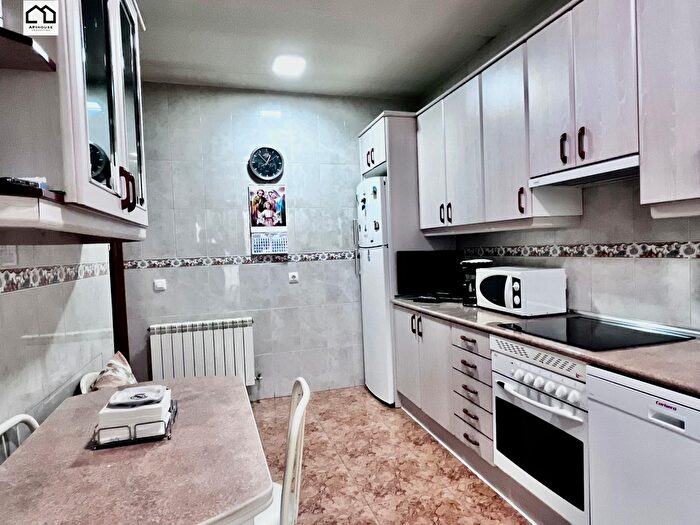Casas en venta y pisos alquiler - 3