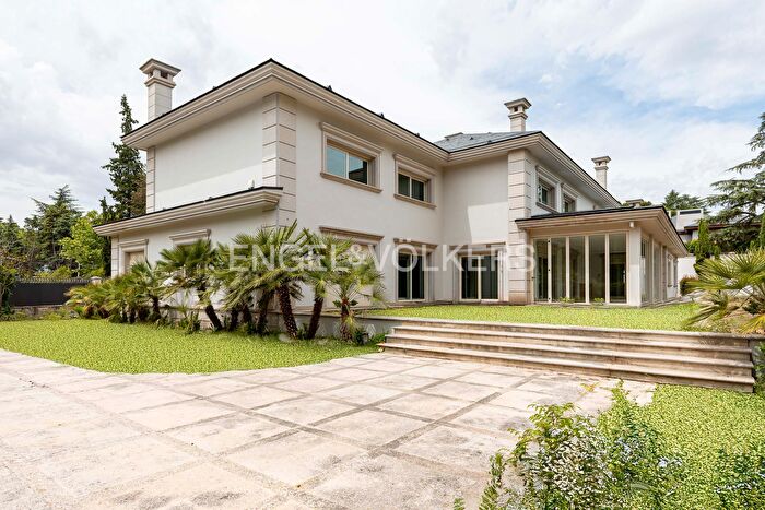 Casas en venta y pisos alquiler - 1