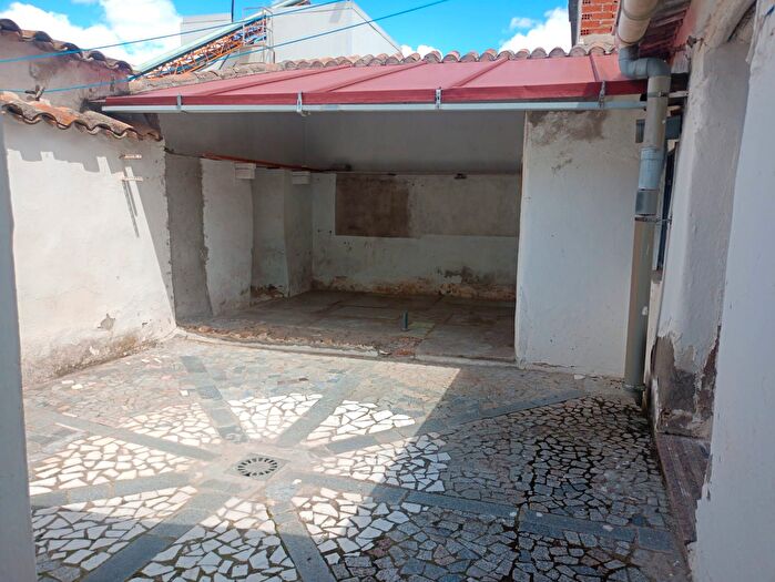 Casas en venta y pisos alquiler - 1