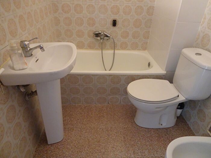 Casas en venta y pisos alquiler - 3