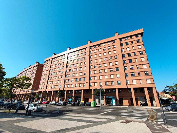 Casas en venta y pisos alquiler - 1