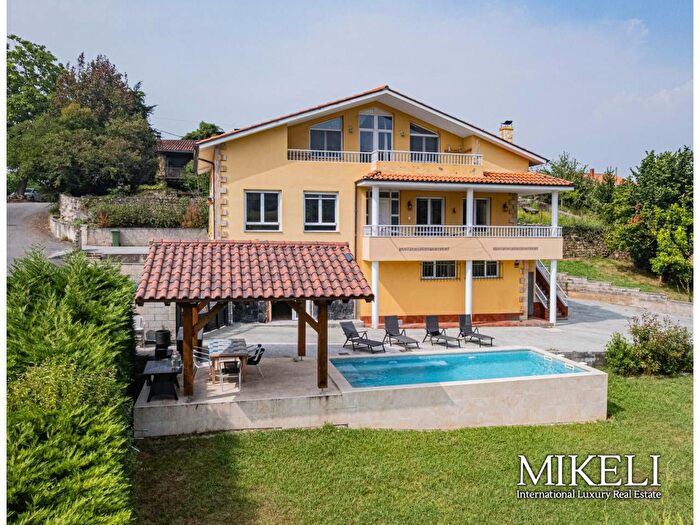 Casa en venta en Puente Viesgo, Cantabria de 4 habitaciones