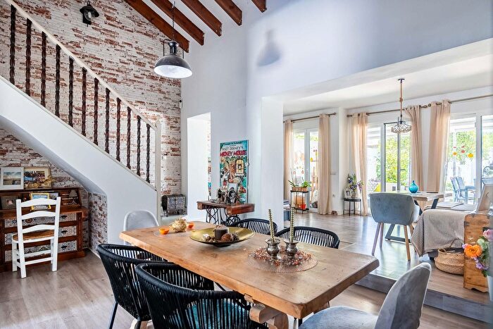 Casas en venta y pisos alquiler - 1