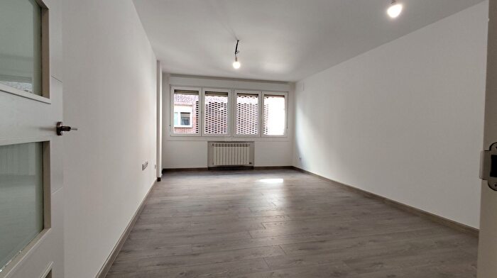 Casas en venta y pisos alquiler - 1
