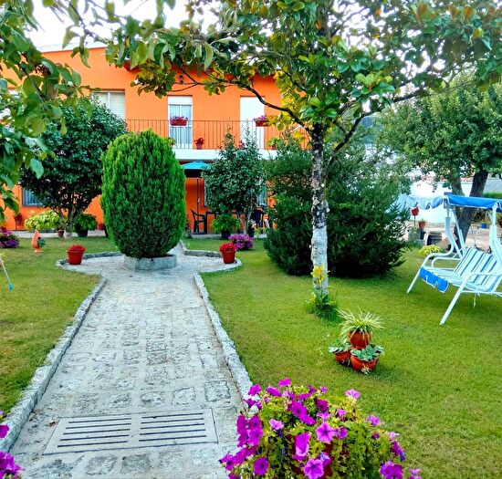Casa en venta en Leiro, Ourense de 4 habitaciones