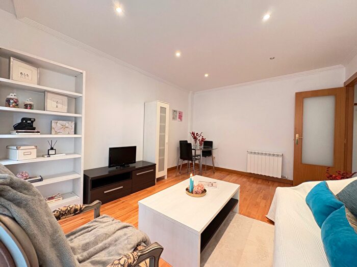 Casas en venta y pisos alquiler - 3