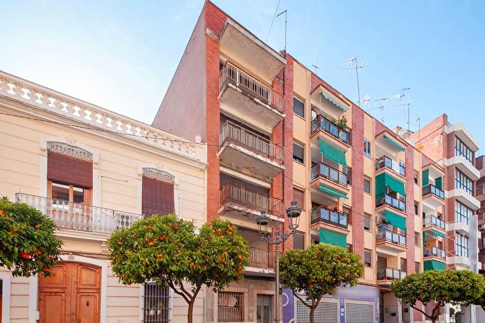 Casas en venta y pisos alquiler - 1