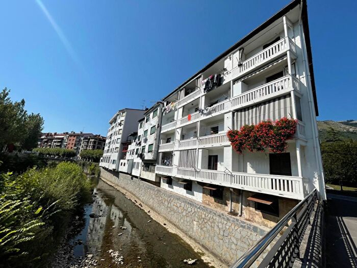 Casas en venta y pisos alquiler - 1