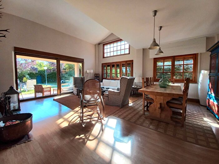 Casas en venta y pisos alquiler - 1