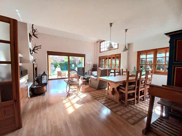 Casas en venta y pisos alquiler - 3