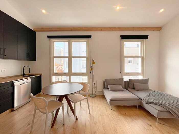 Casas en venta y pisos alquiler - 1