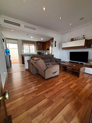 Casas en venta y pisos alquiler - 3