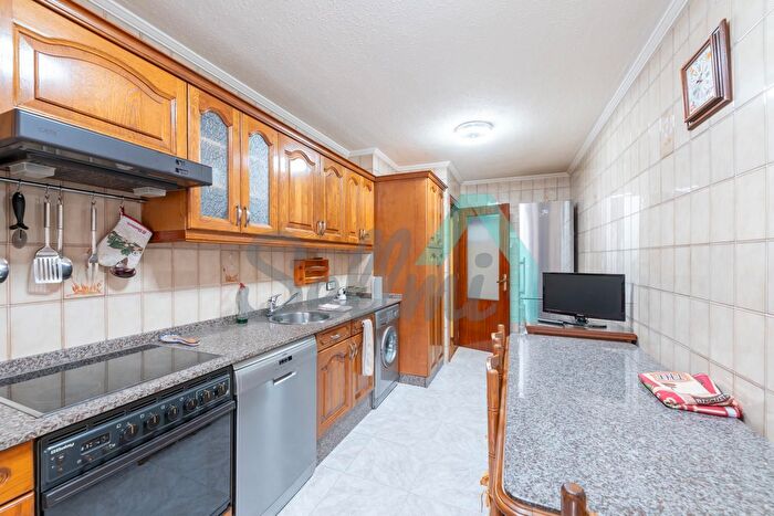 Casas en venta y pisos alquiler - 3
