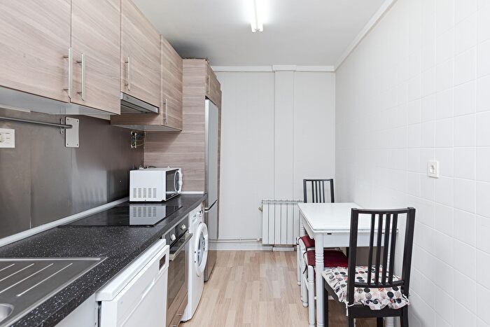 Casas en venta y pisos alquiler - 3