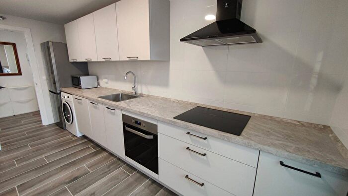 Casas en venta y pisos alquiler - 3