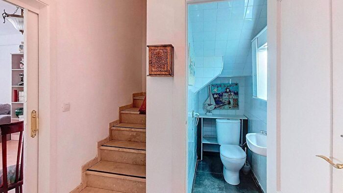 Casas en venta y pisos alquiler - 3