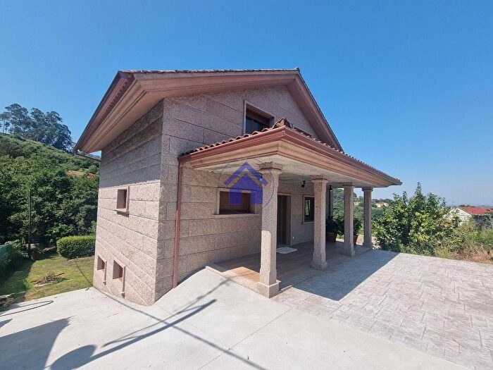 Casa en alquiler en Bembrive, Vigo de 4 habitaciones
