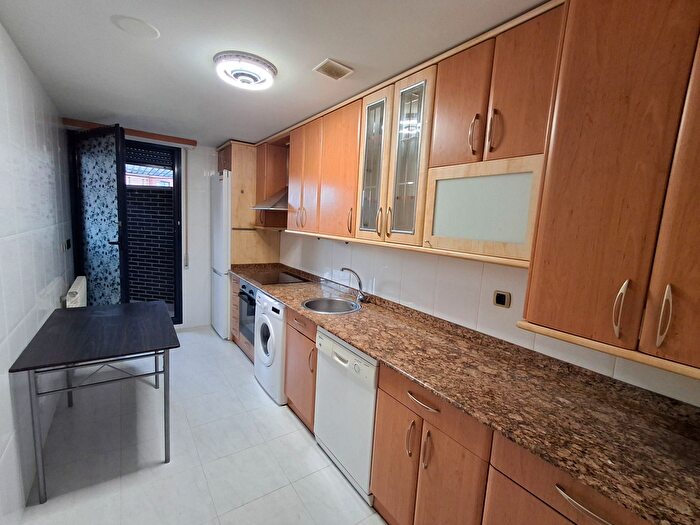 Casas en venta y pisos alquiler - 3