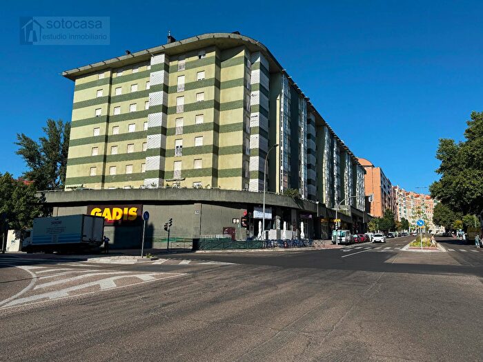 Casas en venta y pisos alquiler - 1