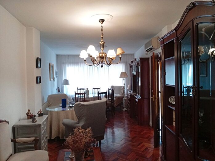 Casas en venta y pisos alquiler - 1
