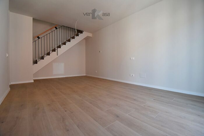Casas en venta y pisos alquiler - 3