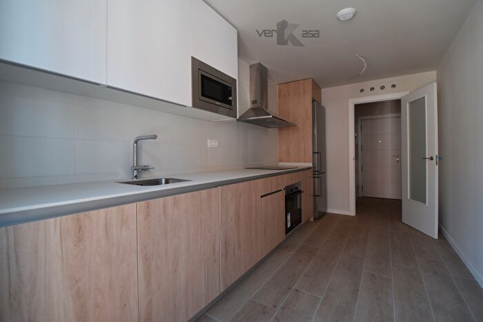 Casas en venta y pisos alquiler - 1