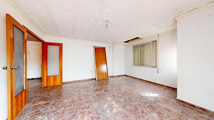 Casas en venta y pisos alquiler - 1