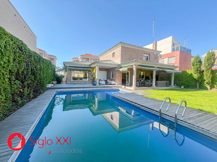 Casas en venta y pisos alquiler - 1