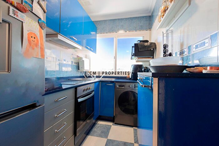 Casas en venta y pisos alquiler - 3