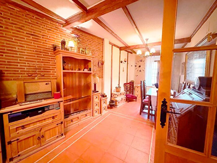Casas en venta y pisos alquiler - 3