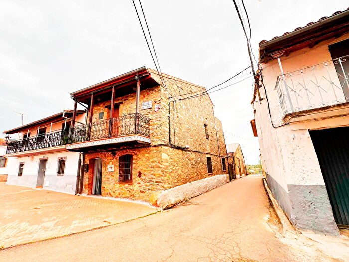 Casa en venta en Navarredonda de la Rinconada, Salamanca de 5 habitaciones