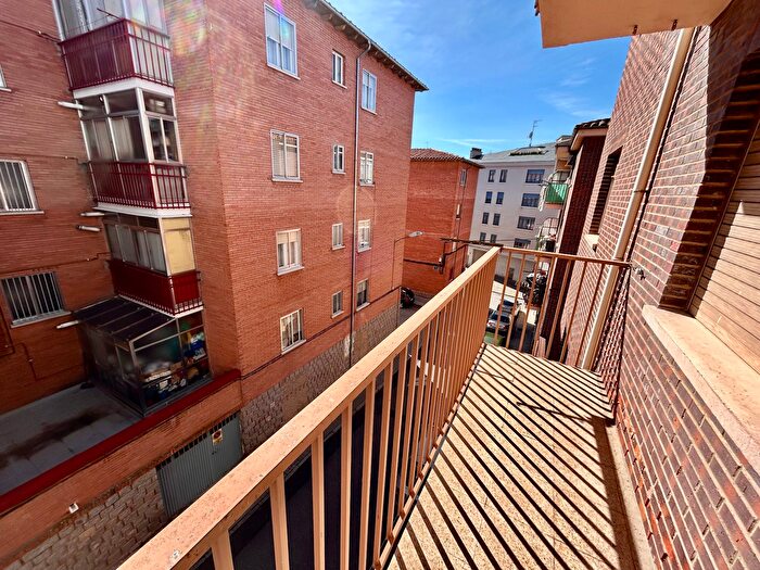 Casas en venta y pisos alquiler - 3