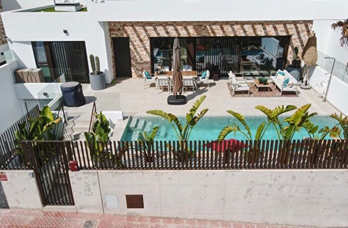 Casas en venta y pisos alquiler - 1