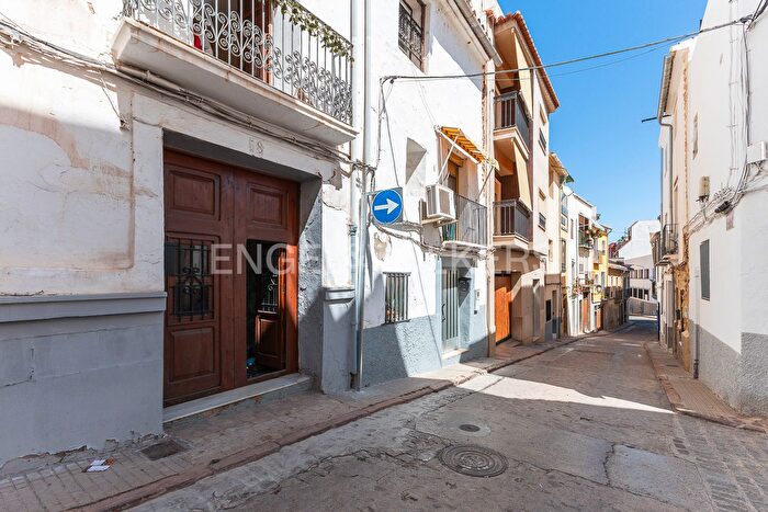 Casas en venta y pisos alquiler - 1