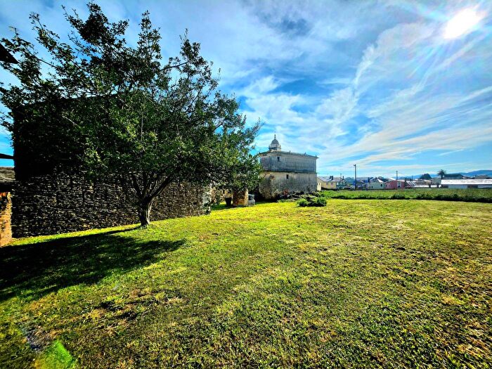 Casa en venta en Galicia, Lugo de 5 habitaciones