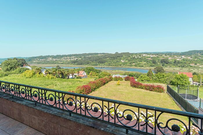 Casa en venta en Betanzos, A Coruña de 4 habitaciones