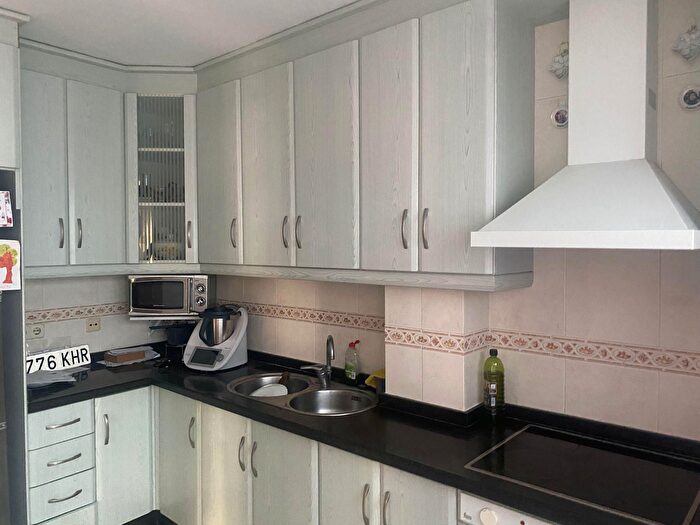 Casas en venta y pisos alquiler - 3