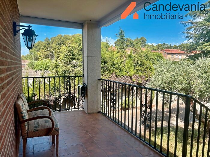Casas en venta y pisos alquiler - 3