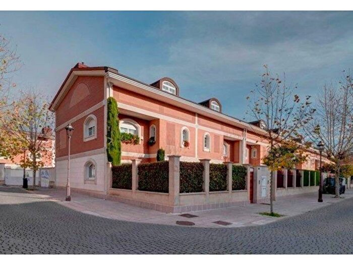 Casas en venta y pisos alquiler - 1