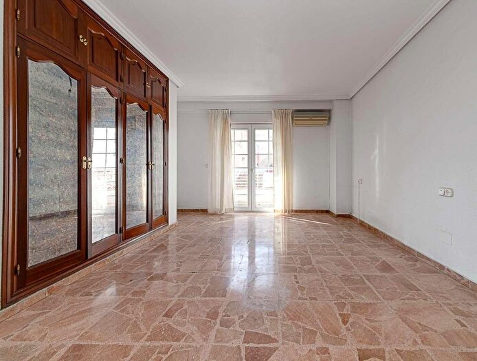 Casas en venta y pisos alquiler - 1