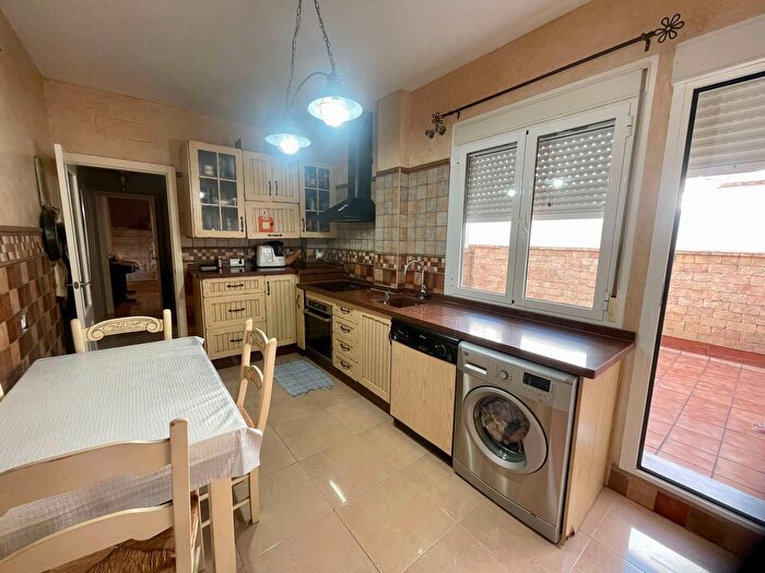 Casas en venta y pisos alquiler - 3