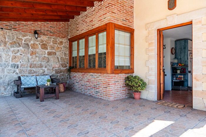 Casas en venta y pisos alquiler - 3