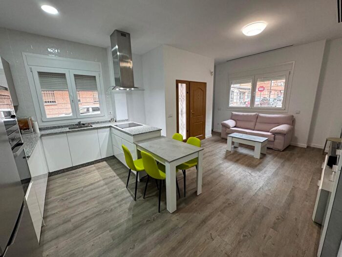 Casas en venta y pisos alquiler - 1