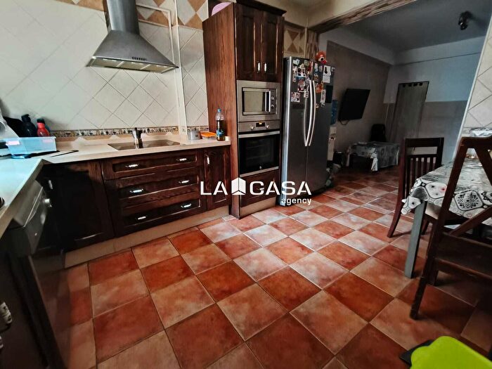 Casas en venta y pisos alquiler - 3