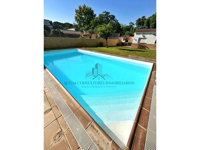 Casa en venta en Oromana, Alcalá de Guadaira de 4 habitaciones