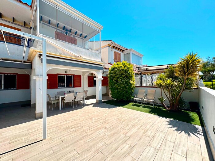 Casa en alquiler en Pueblo Latino, Pilar de la Horadada de 2 habitaciones