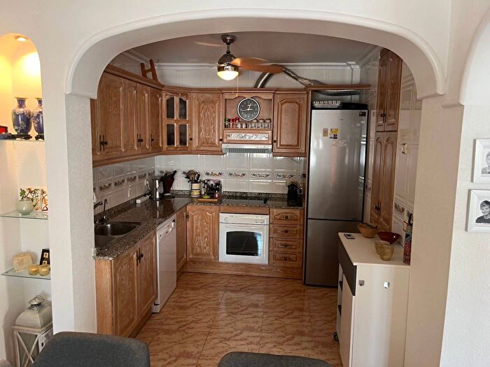 Casas en venta y pisos alquiler - 3