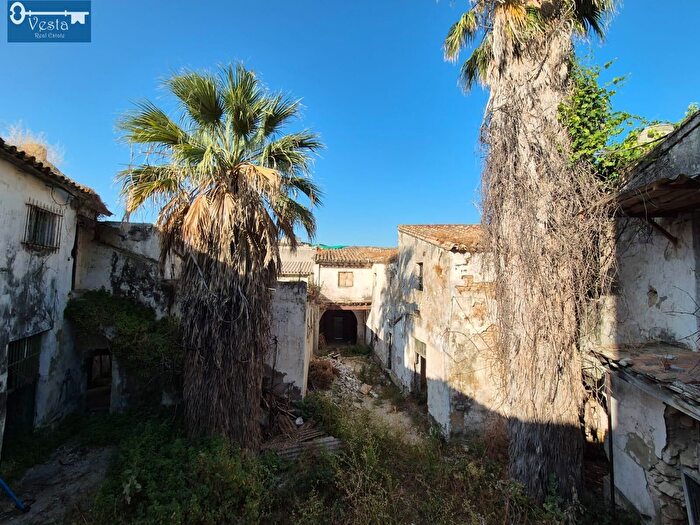 Casas en venta y pisos alquiler - 1