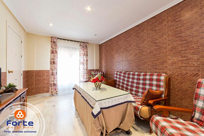 Casa en venta en PonienteNorte Miralbaida Parque Azahara, Córdoba Capital de 4 habitaciones