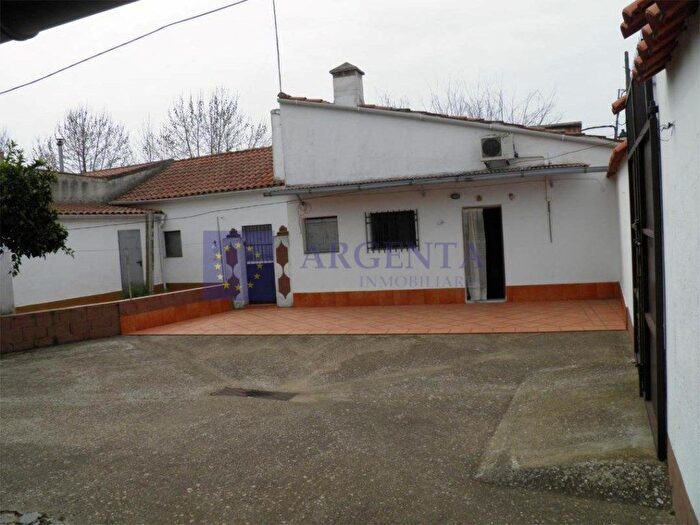 Casas en venta y pisos alquiler - 1